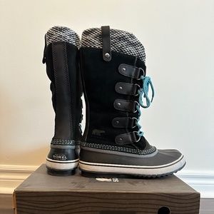 Sorel Joan of Arctic Knit Boots w/box